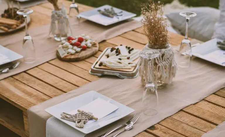 How To Decorate A Birthday Party Table?