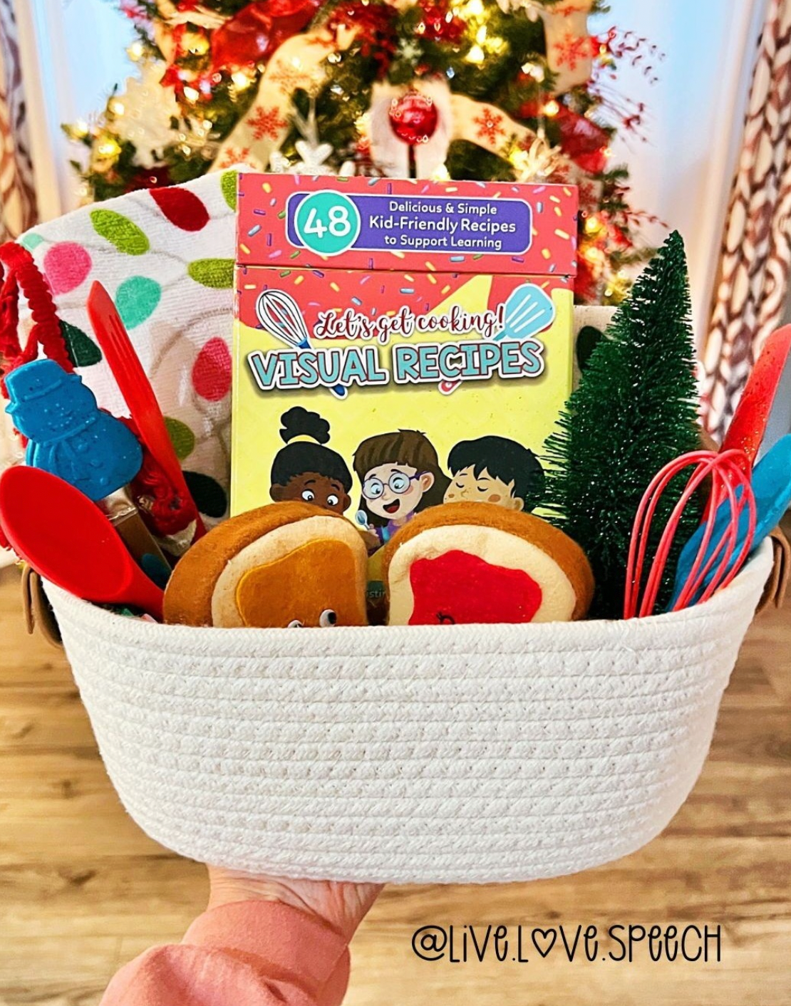 18 DIY Christmas Gift Baskets That Show You Care! - thedecorhomer.com